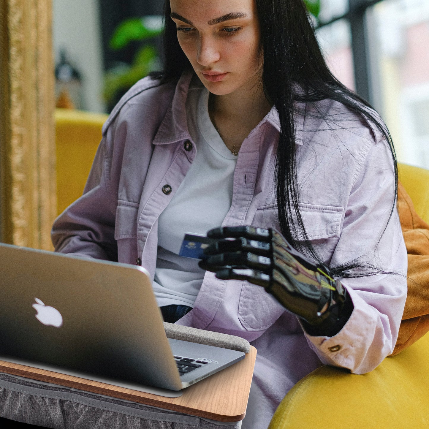 Mesa para laptop acojinada